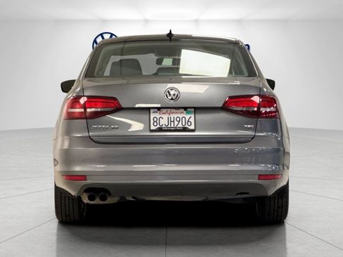 Used 2018 Volkswagen Jetta SE FWD image 4