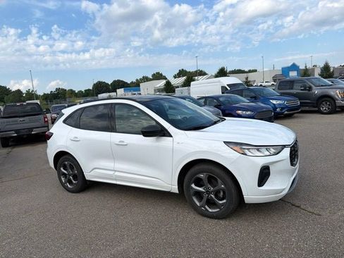 Used 2023 Ford Escape ST-Line w/ Tech Pack #1 AWD/4WD image 5