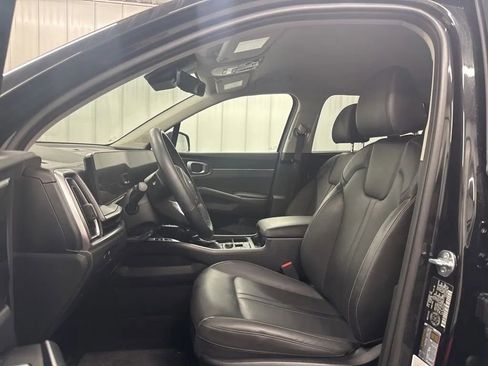Used 2025 Kia Sorento EX AWD/4WD image 11