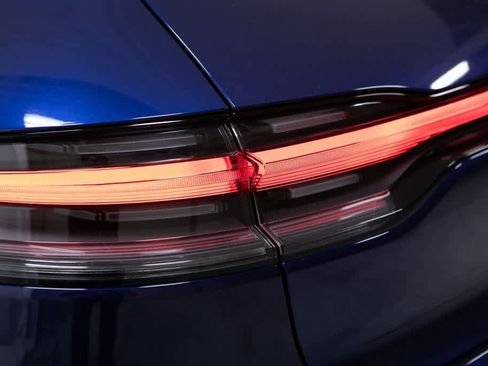 Certified 2025 Porsche Macan image 37