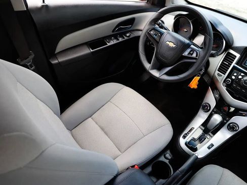 Used 2016 Chevrolet Cruze LT image 20
