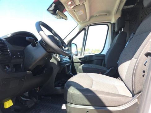 Used 2025 RAM ProMaster 2500 w/ U-Haul Equipment Group FWD image 5