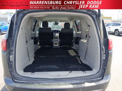 Used 2018 Chrysler Pacifica Touring-L w/ Advanced Safetytec Group FWD image 30