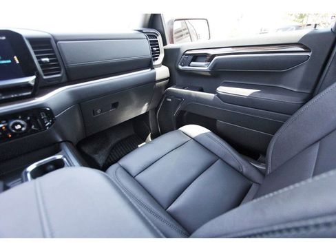 Used 2026 Chevrolet Silverado 1500 LT Trail Boss w/ LT Trail Boss Premium Package AWD/4WD image 8