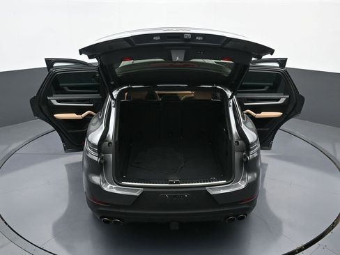 Used 2025 Porsche Cayenne image 42