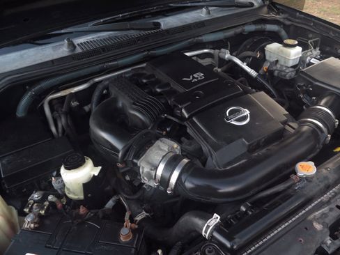 Used 2010 Nissan Frontier SE AWD/4WD image 20