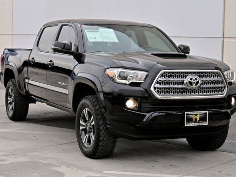 Used 2016 Toyota Tacoma TRD Sport image 8