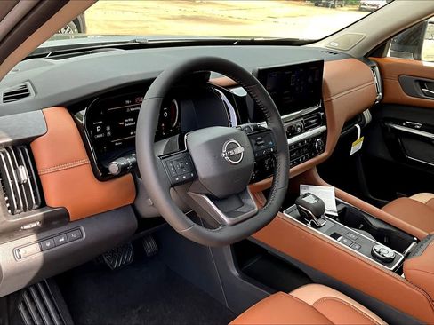 New 2026 Nissan Pathfinder Platinum FWD image 10