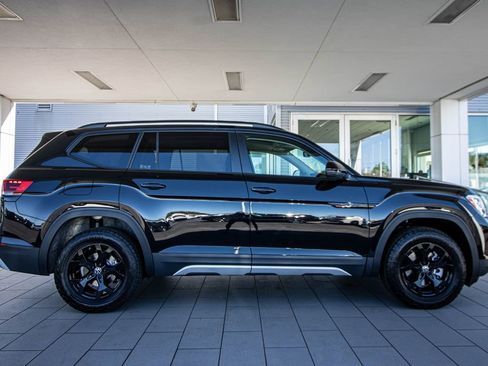 New 2026 Volkswagen Atlas Peak Edition image 3