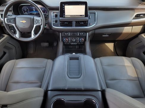 Used 2024 Chevrolet Suburban LT RWD image 17