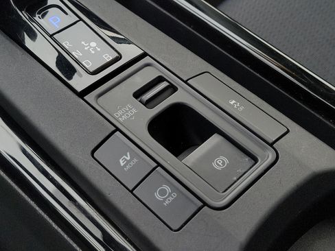 Used 2024 Toyota Prius LE image 29