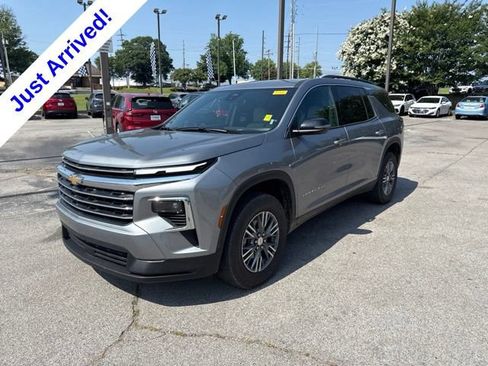 Used 2026 Chevrolet Traverse LT FWD image 7