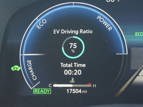 Used 2025 Toyota Camry XLE image 4