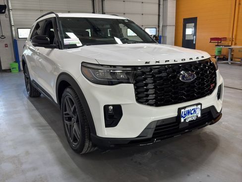 Used 2025 Ford Explorer ST image 7