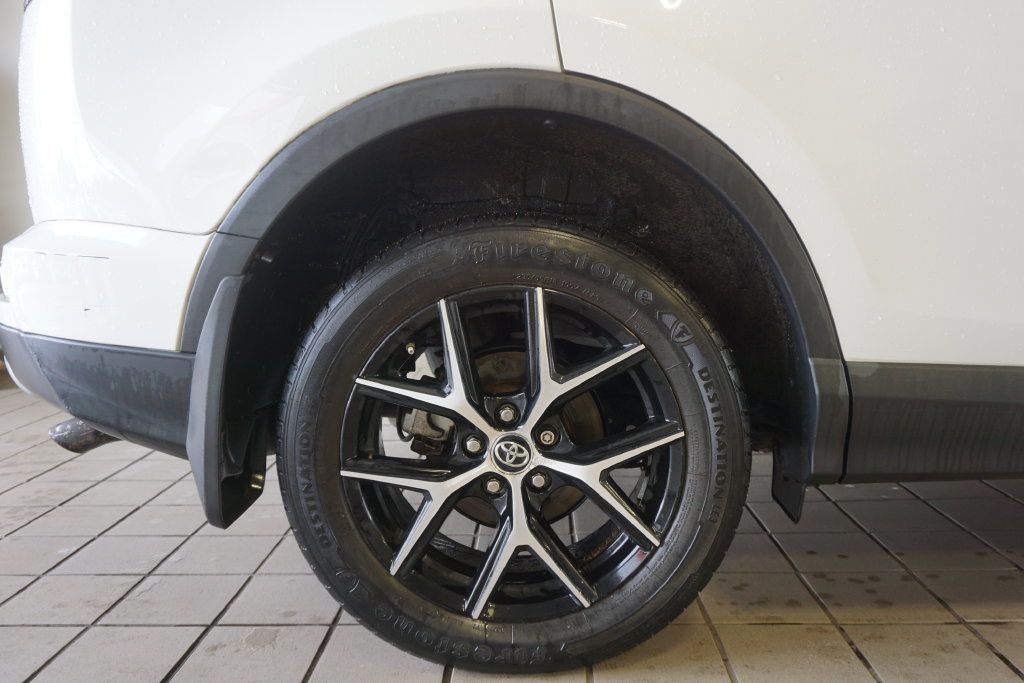 Used 2018 Toyota RAV4 SE w/ Power Extra Value Package AWD/4WD image 17