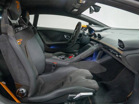 Used 2020 Lamborghini Huracan EVO image 28