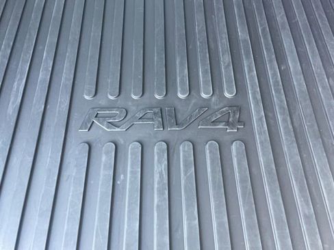 Used 2018 Toyota RAV4 XLE AWD/4WD image 59