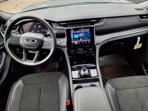New 2025 Jeep Grand Cherokee L Altitude AWD/4WD image 3