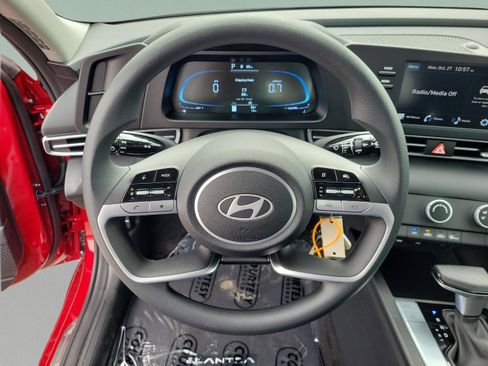 New 2026 Hyundai Elantra SE FWD image 19