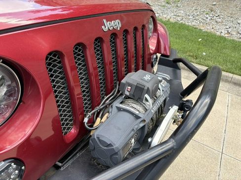 Used 2013 Jeep Wrangler Unlimited Sahara w/ Dual Top Group AWD/4WD image 31