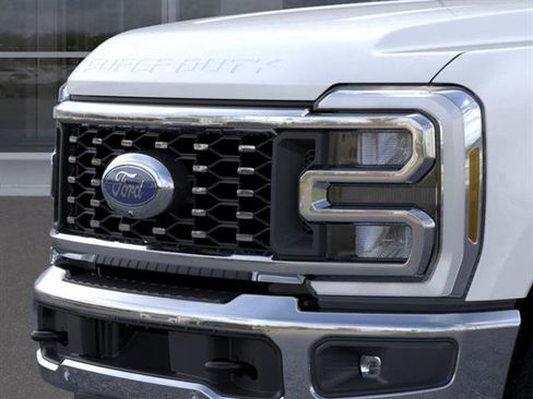 New 2026 Ford F350 4x4 Crew Cab DRW Super Duty image 17