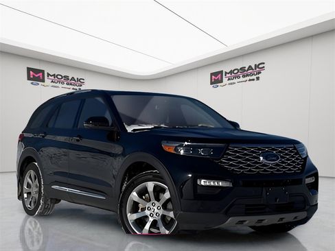 Used 2020 Ford Explorer Platinum w/ Premium Technology Package image 2