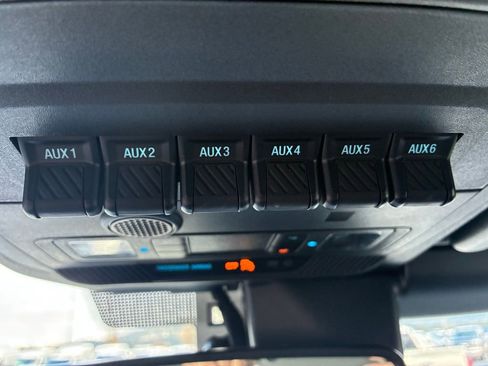 Used 2025 Ford Bronco Badlands image 24