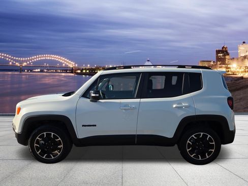 Used 2023 Jeep Renegade Latitude AWD/4WD image 2