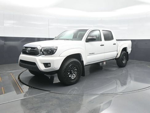 Used 2012 Toyota Tacoma 4x4 Double Cab w/ SR5 Pkg image 3