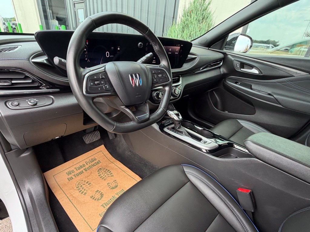 Used 2024 Buick Envista Sport Touring w/ Convenience II Package FWD image 11