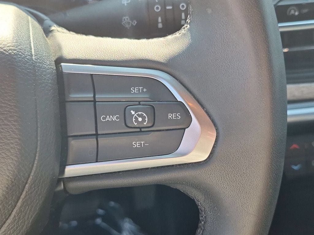 Used 2023 Jeep Compass Latitude AWD/4WD image 15