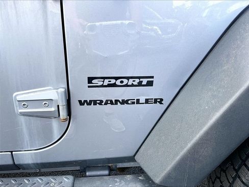 Used 2013 Jeep Wrangler Sport AWD/4WD image 8