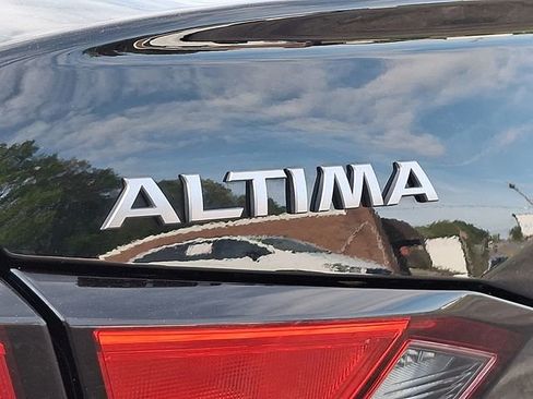 Used 2025 Nissan Altima 2.5 SV image 30
