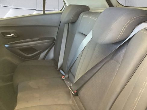 Used 2022 Chevrolet Trax LS w/ Tint and Cruise Package image 18