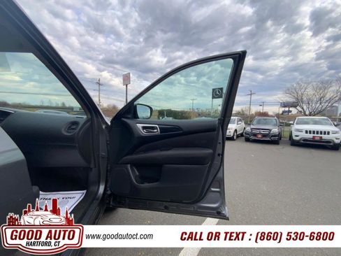 Used 2017 Nissan Pathfinder S image 14