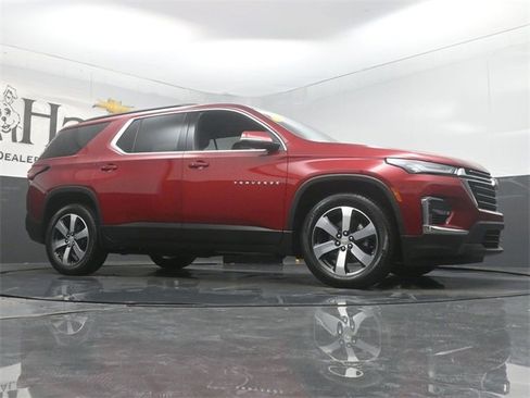 Used 2023 Chevrolet Traverse LT w/ LT Premium Package image 2