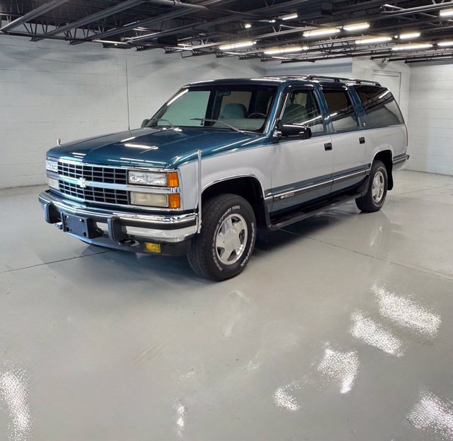 Used 1993 Chevrolet Suburban 4WD image 1
