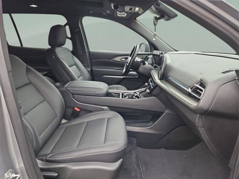 Used 2024 Chevrolet Traverse LT image 10