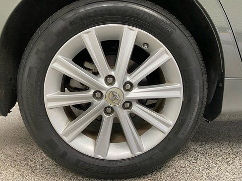 Used 2012 Toyota Camry XLE w/ Leather Pkg image 25