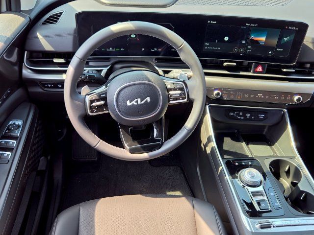 Certified 2026 Kia Carnival Hybrid FWD image 12