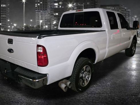 Used 2015 Ford F250 Lariat w/ Lariat Interior Package image 8