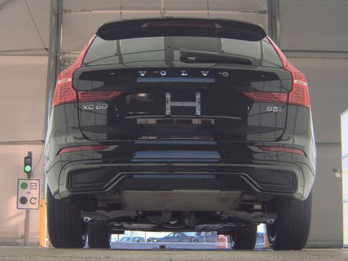 Used 2025 Volvo XC60 B5 Plus image 7