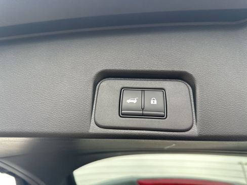 Used 2025 Nissan Rogue SV image 34