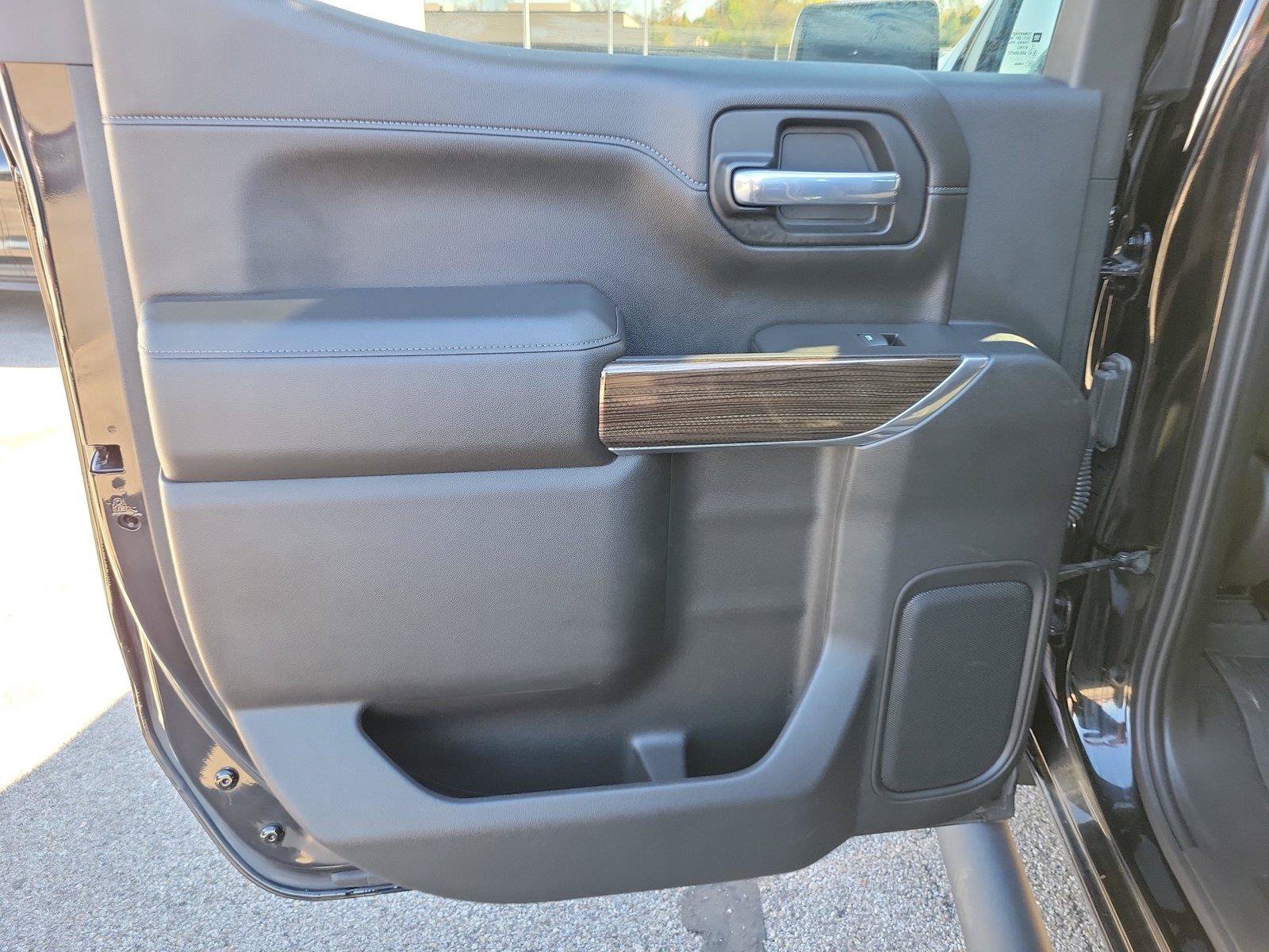 Used 2021 Chevrolet Silverado 1500 LT Trail Boss w/ LT Trail Boss Premium Package AWD/4WD image 13