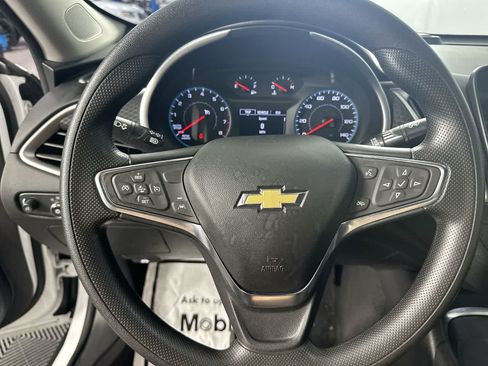 Used 2025 Chevrolet Malibu LT FWD image 14