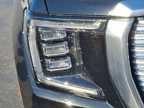 Used 2024 GMC Yukon XL Denali w/ Denali Reserve Package image 9