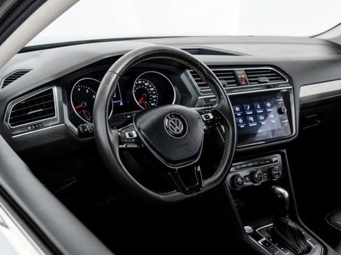 Used 2021 Volkswagen Tiguan SE R-Line image 13