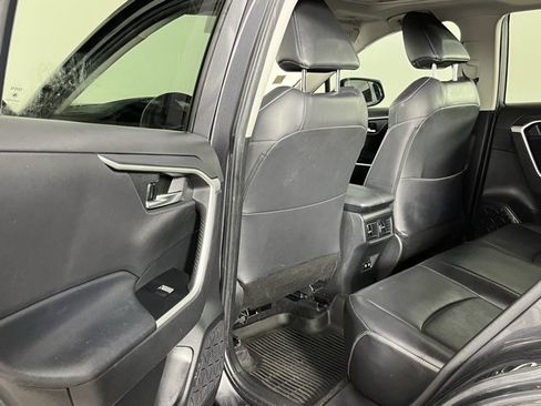 Used 2020 Toyota RAV4 XLE Premium image 24