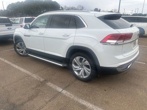 Used 2021 Volkswagen Atlas Cross Sport SEL image 4