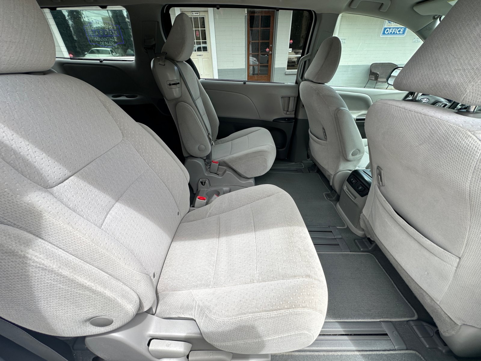 Used 2020 Toyota Sienna LE FWD image 18